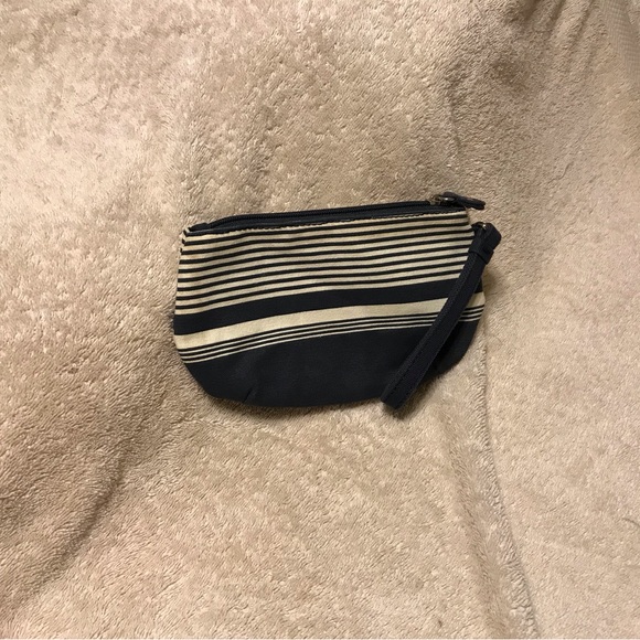 Heritage Collection by Bass Small Wristlet - Picture 4 of 6